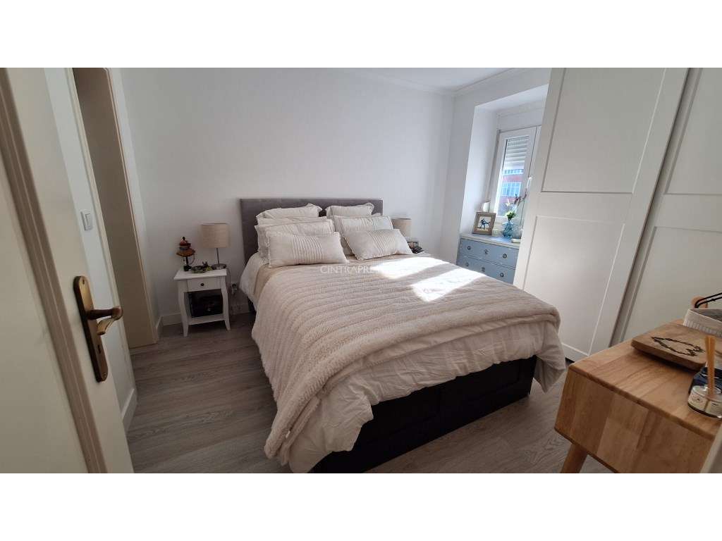 Apartamento T2 Totalmente Remodelado - Portela de Sintra-7