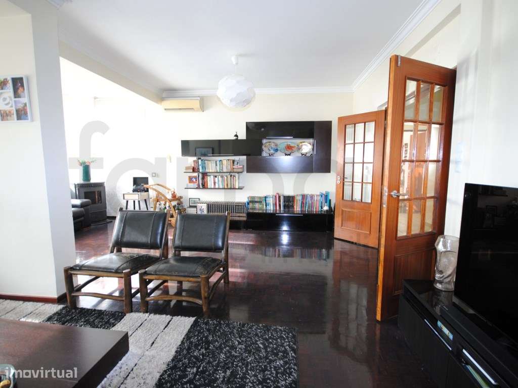 **Oportunidade Única: Moradia T6 à Venda!**-35