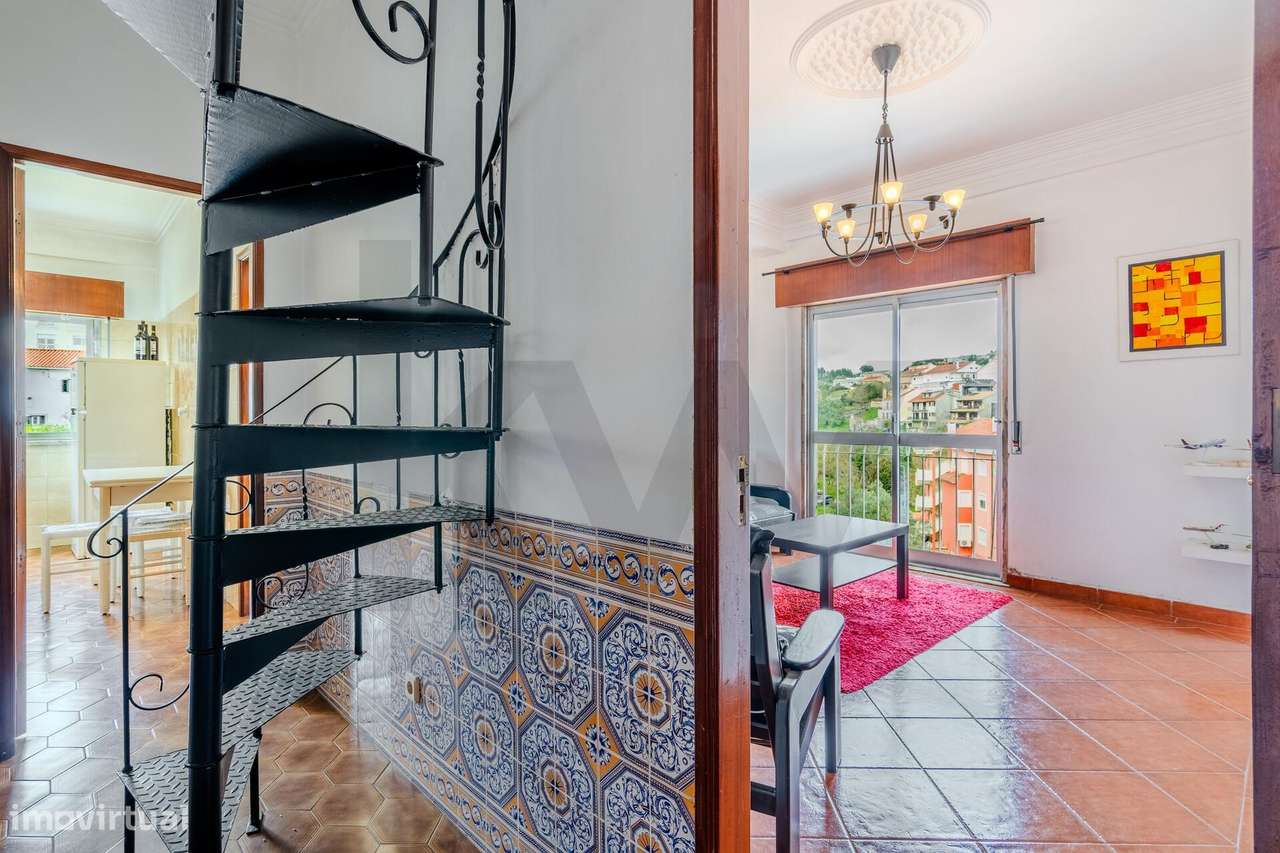 T2 em Belas com 94,25 m2 e arrecadação de 16,54 m2 no sótão | Av. Dr. - Grande imagem: 5/42