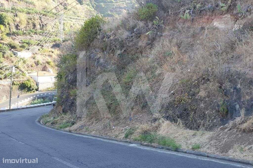 Terreno com 3070m2 - Próximo ao centro da Calheta - Vista Mar! - Grande imagem: 5/12