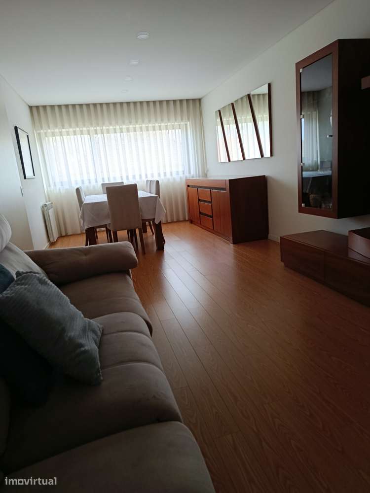 T2 espaçoso 113m2 semi-novo c/garagem, lavandaria e despensa, Custóias - Grande imagem: 4/18