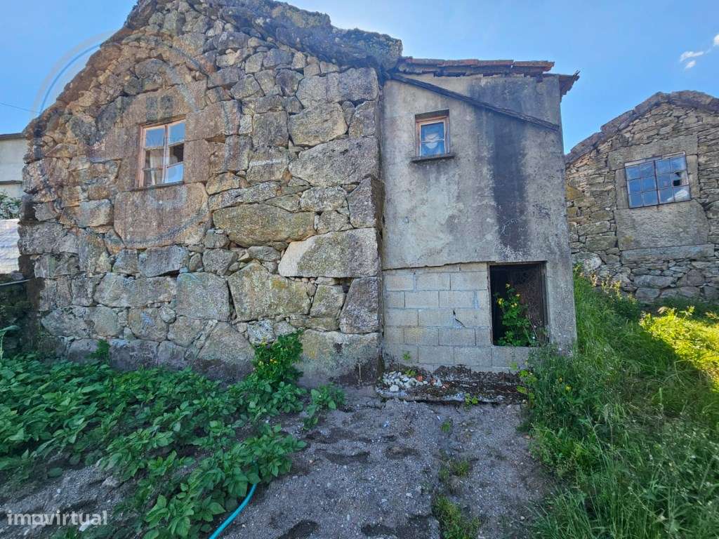 Ruína em pedra para restauro, em Vilar de Cunhas, Cabeceiras de Basto - Grande imagem: 4/29
