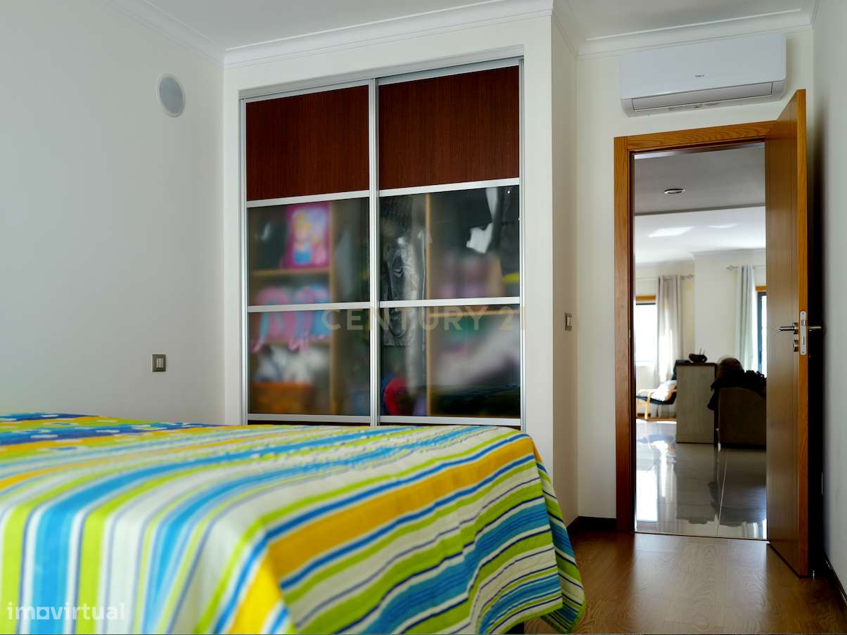 Apartamento Duplex T4 de Prestígio com Vista Rio | Alcochete-16