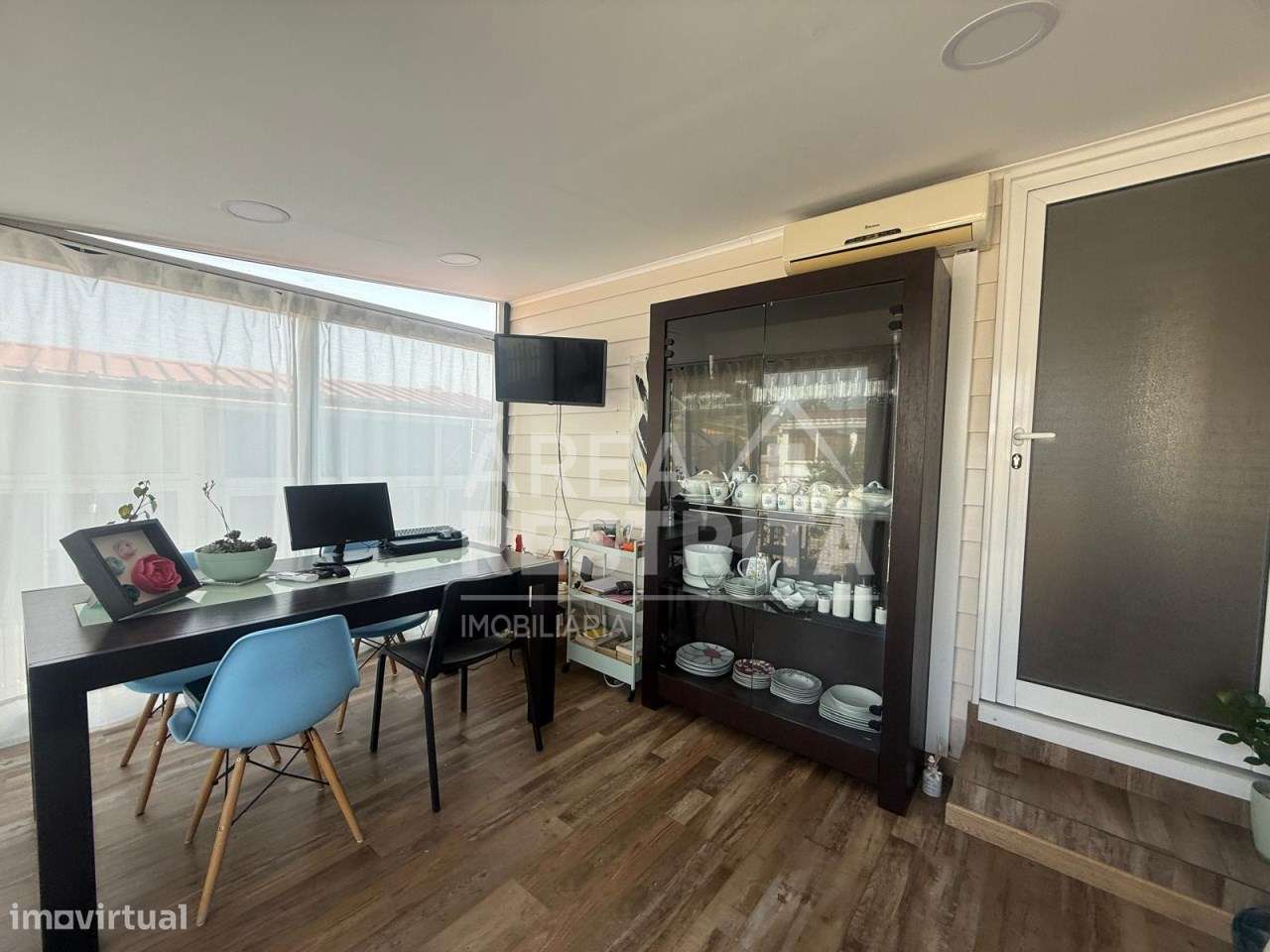 Moradia pré-fabricada T2 com estacionamento a porta.-1