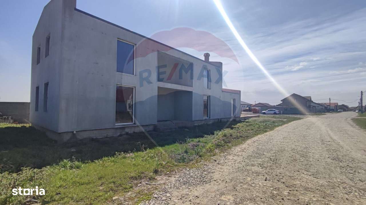 Casă cu mansarda de vanzare Osorhei, 8 km de Oradea - Imagine principală: 1/20