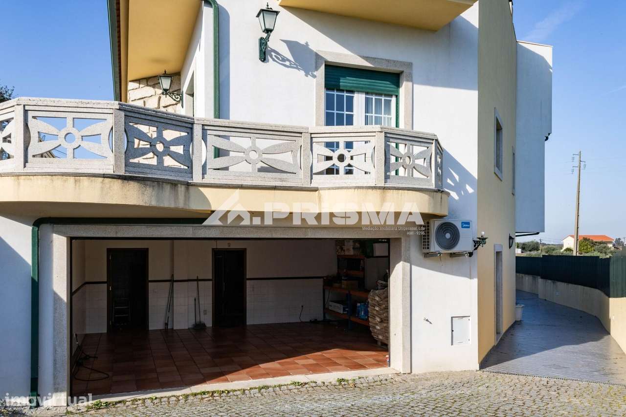 Moradia T5 para Venda em C. Branco-38