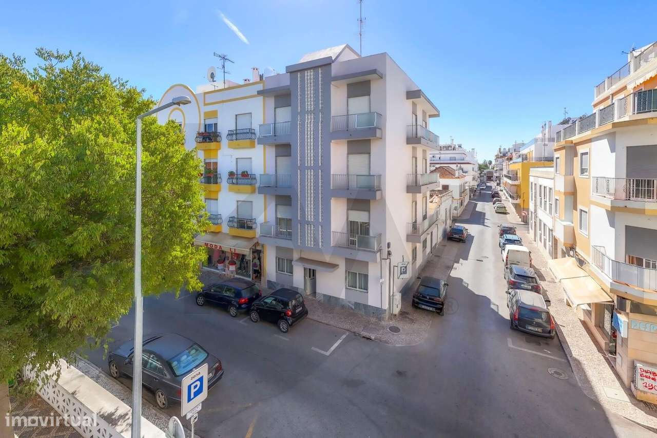 Apartamento T3 com espaço exterior no centro de Vila Real de Santo Ant-41