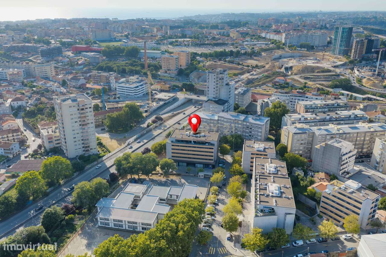 T4 com elegância e centralidade: O Seu Próximo Lar em Vila Nova de Gai-19