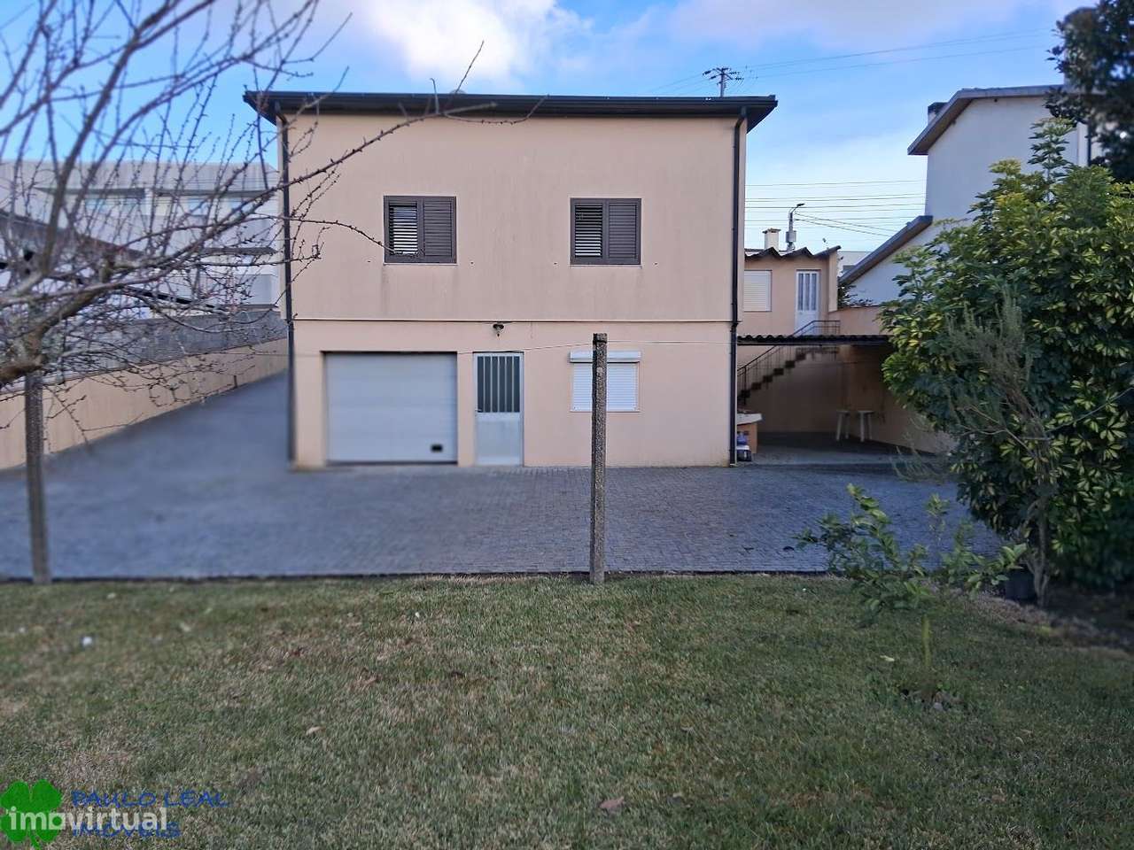 moradia 4 frentes em lote 900 m2 na trofa-15