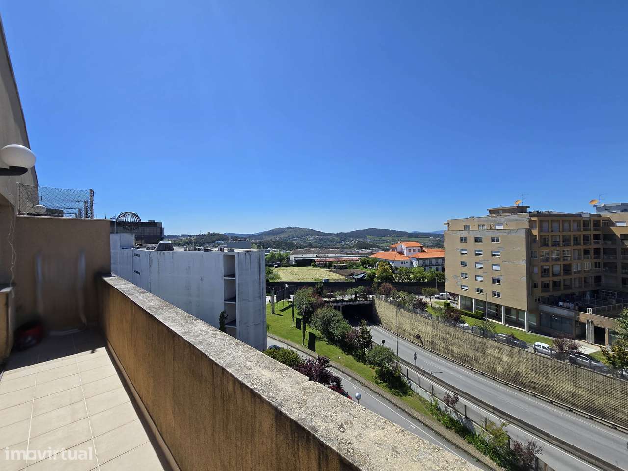 Apartamento T2 remodelado no centro, a 200m do Arco da Porta Nova-12