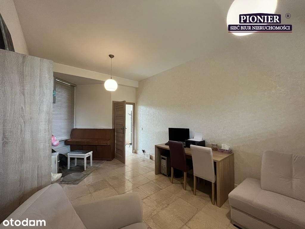 W Centrum Miasta Lokal Handlowo Usługowy-0