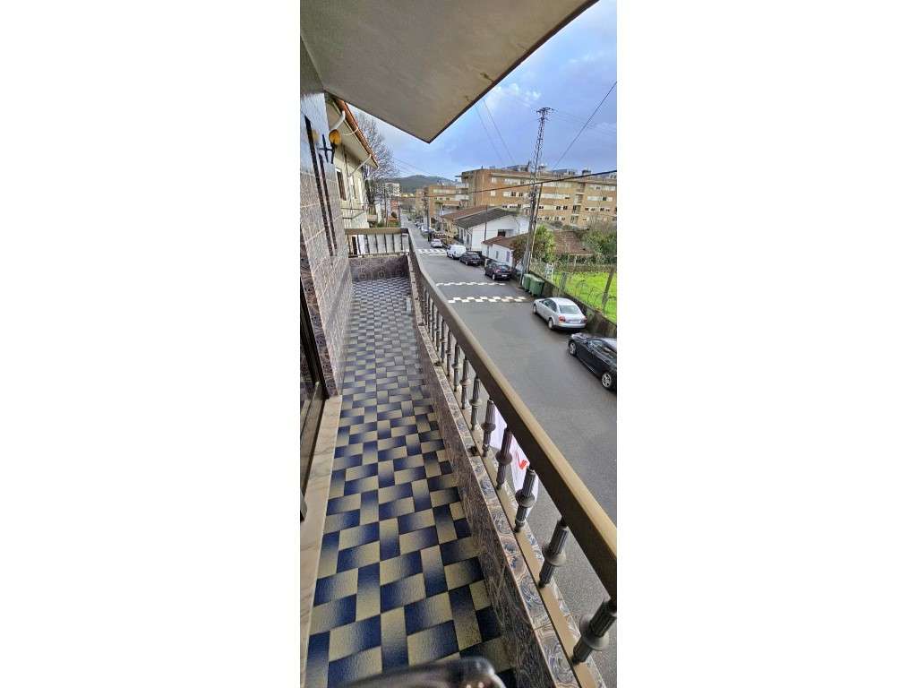 Moradia bifamiliar em São Romão do Coronado-14