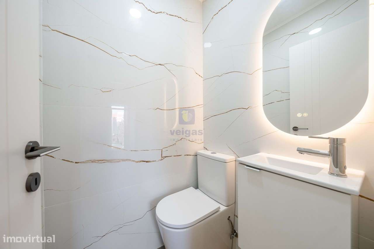 Apartamento T4 Remodelado – Conforto e Modernidade no Barreiro-18