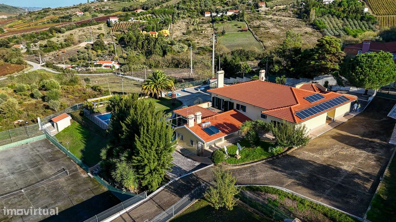 Moradia Isolada T4 com piscina, campo de ténis e logradouro em Cachoei-8