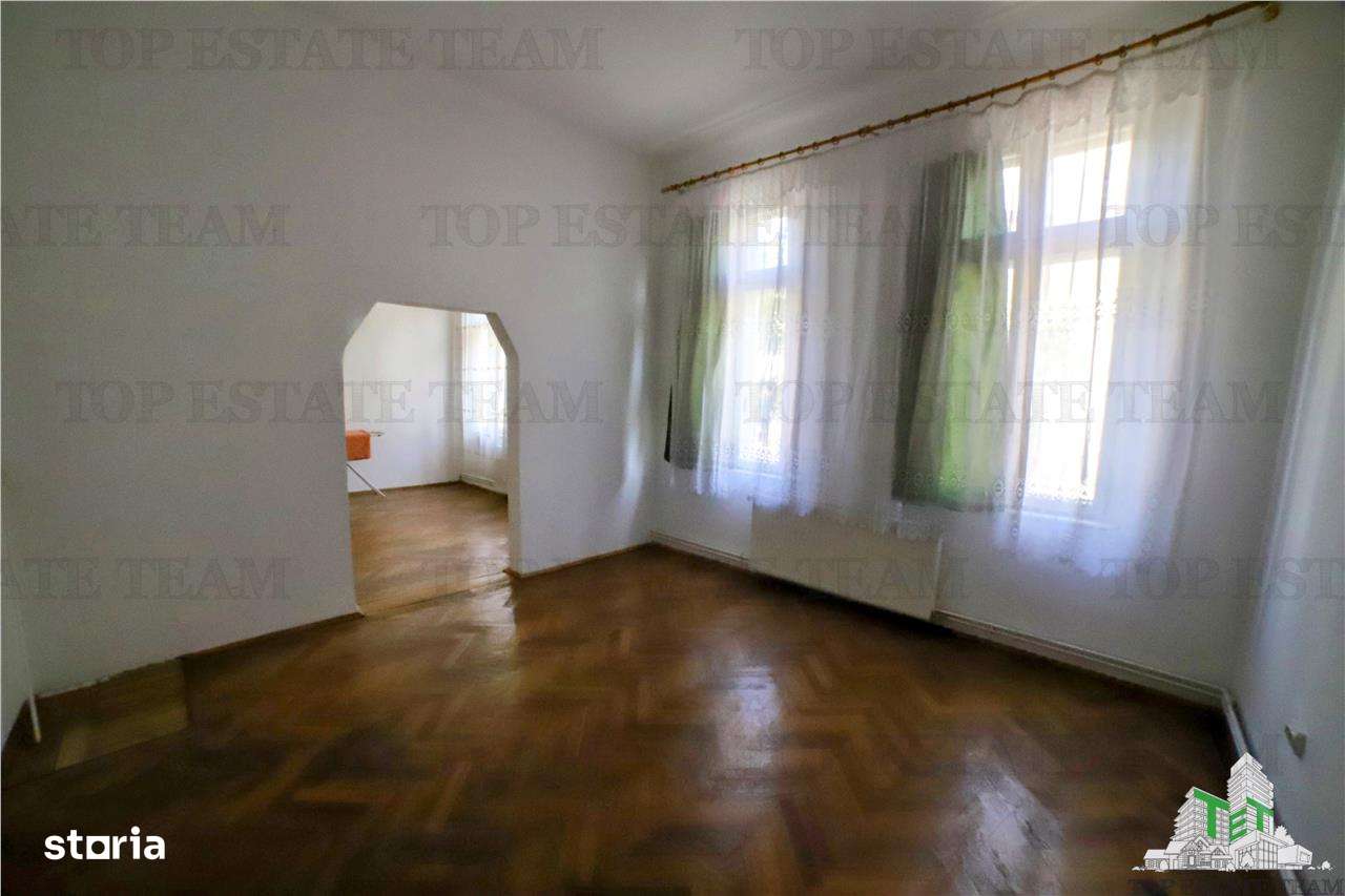 Apartament cu 4 camere de vanzare, Ultracentral, Kogalniceanu, curte