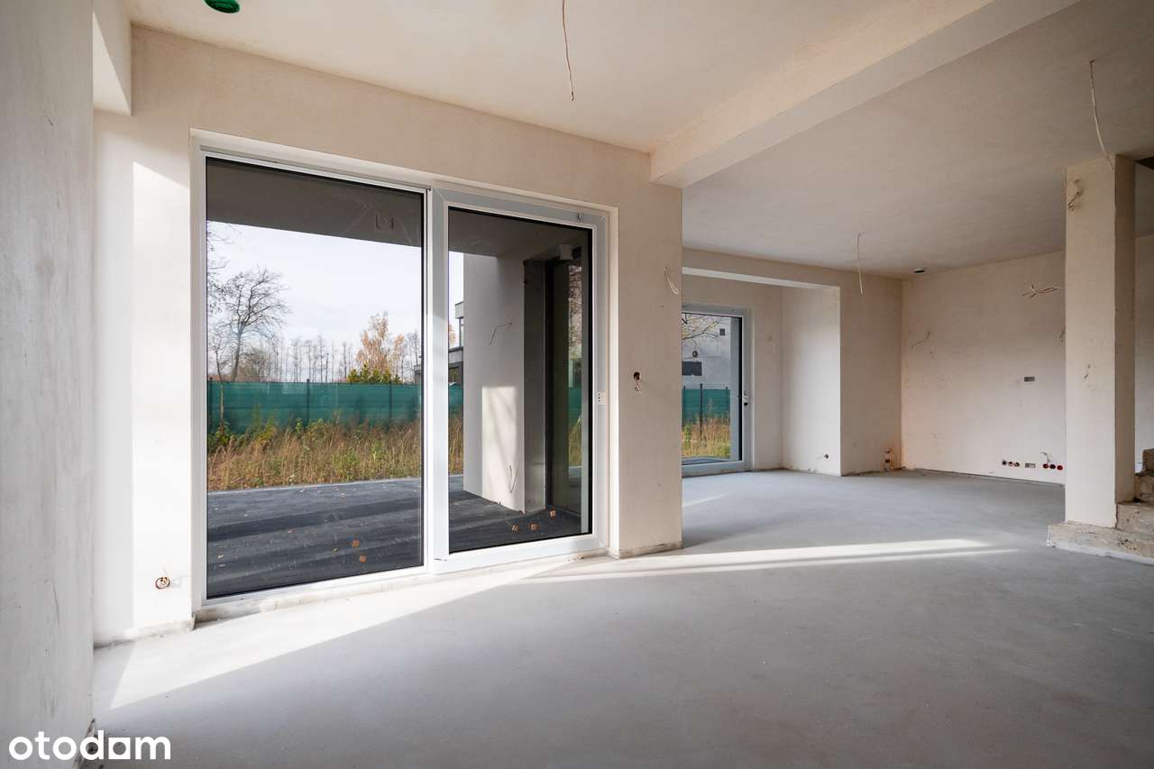 Duży bliźniak łączony 2-stan. garażem, niedaleko szkoła oraz trasy S7-8