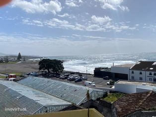 Moradia nos arredores das praias de São Roque, Ponta Delgada