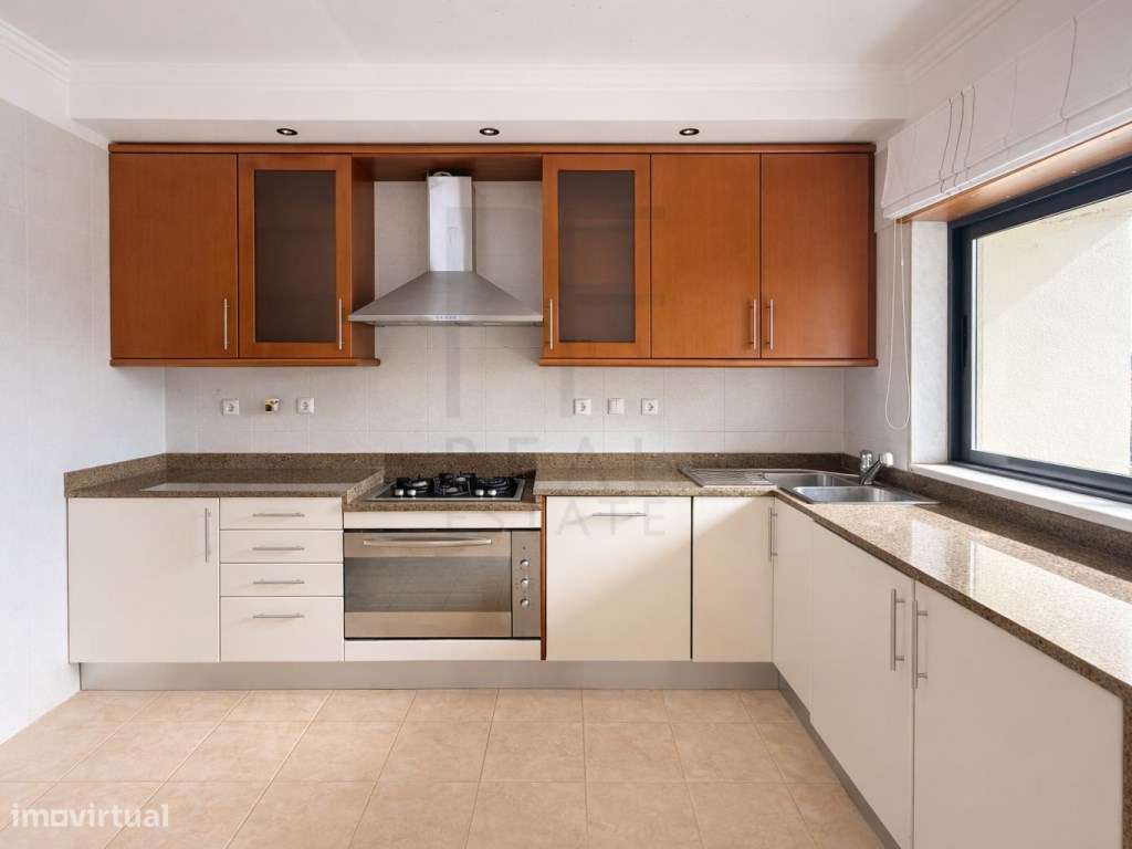 Excelente T3 com suíte, 3 varandas e garagem box em Cascais-6