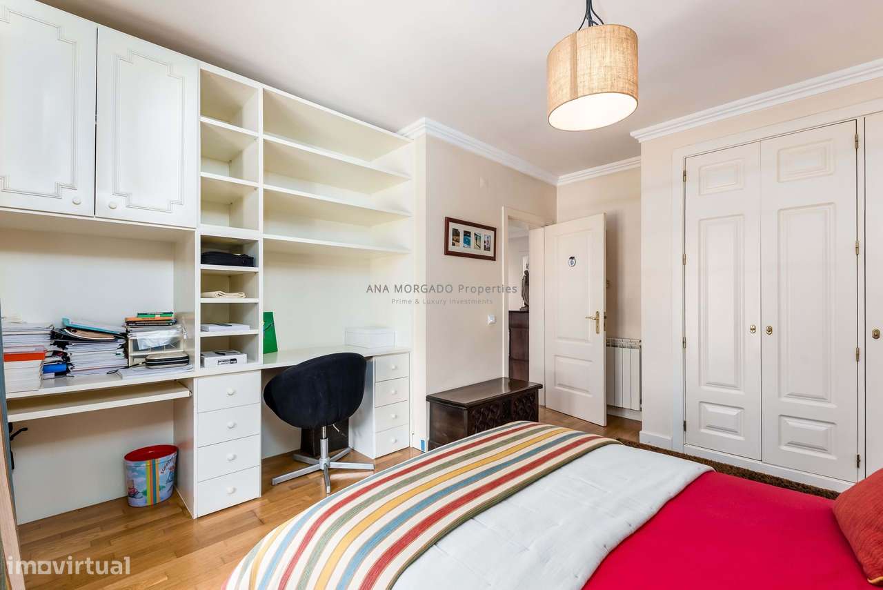 Moradia T4+1 Geminada na Quinta da Beloura — Luminosidade, Conforto e-40