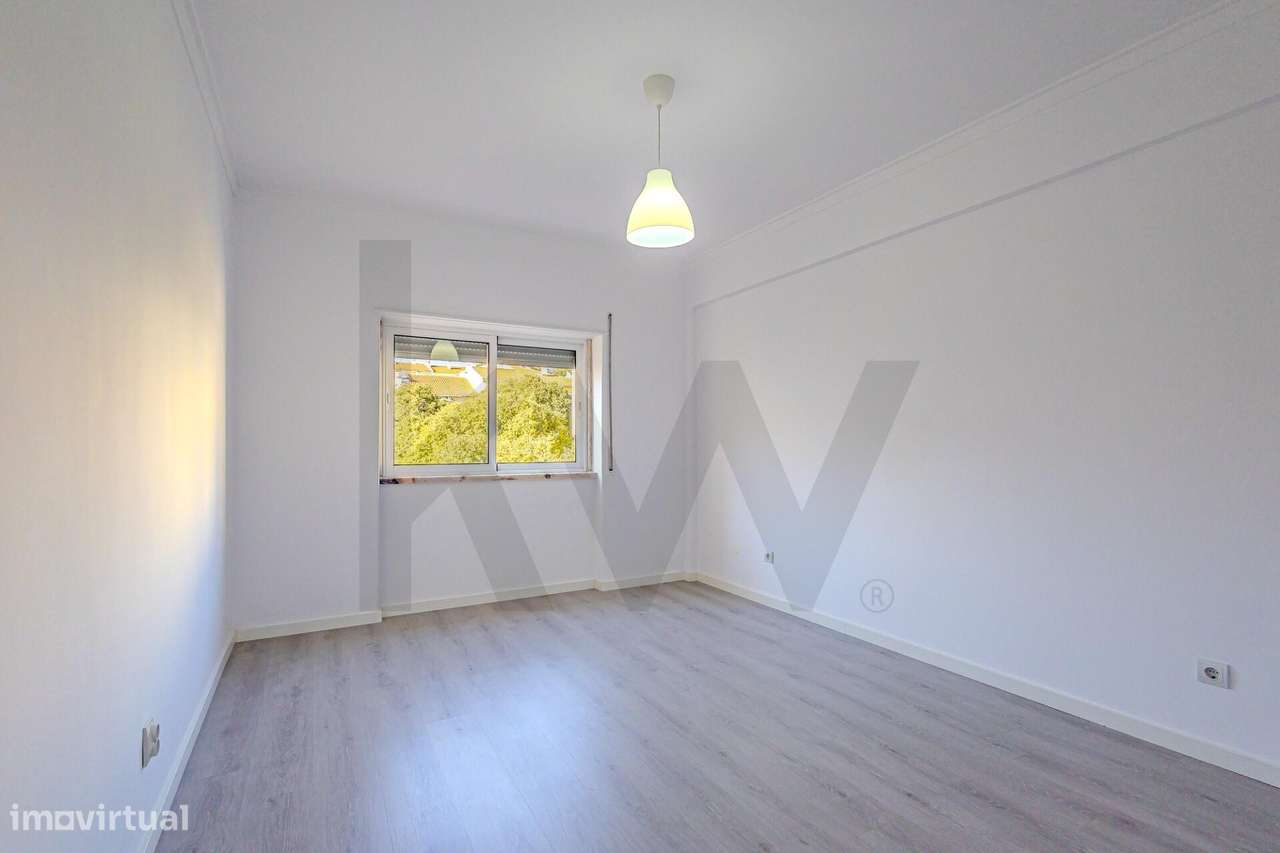 Apartamento T3 Totalmente Remodelado em Vale Flores de Cima-15