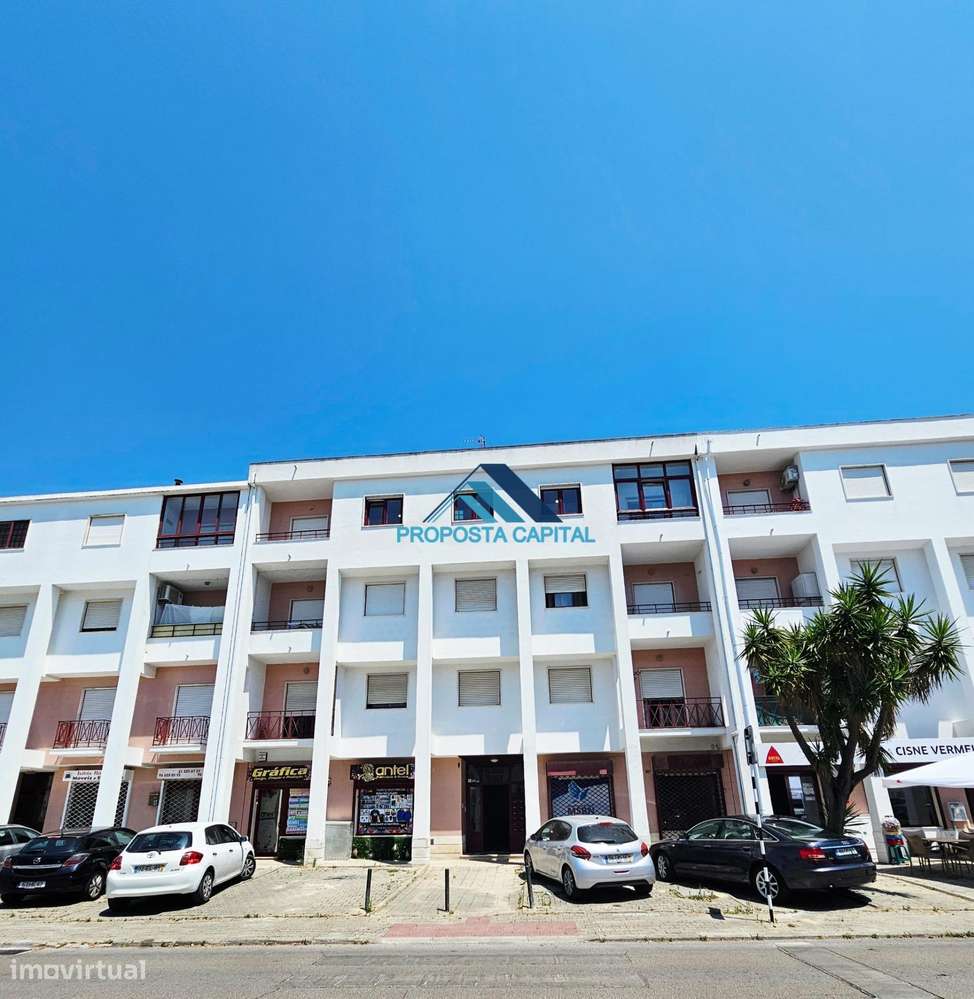 APARTAMENTO T4 REMODELADO CENTRO AMORA-40