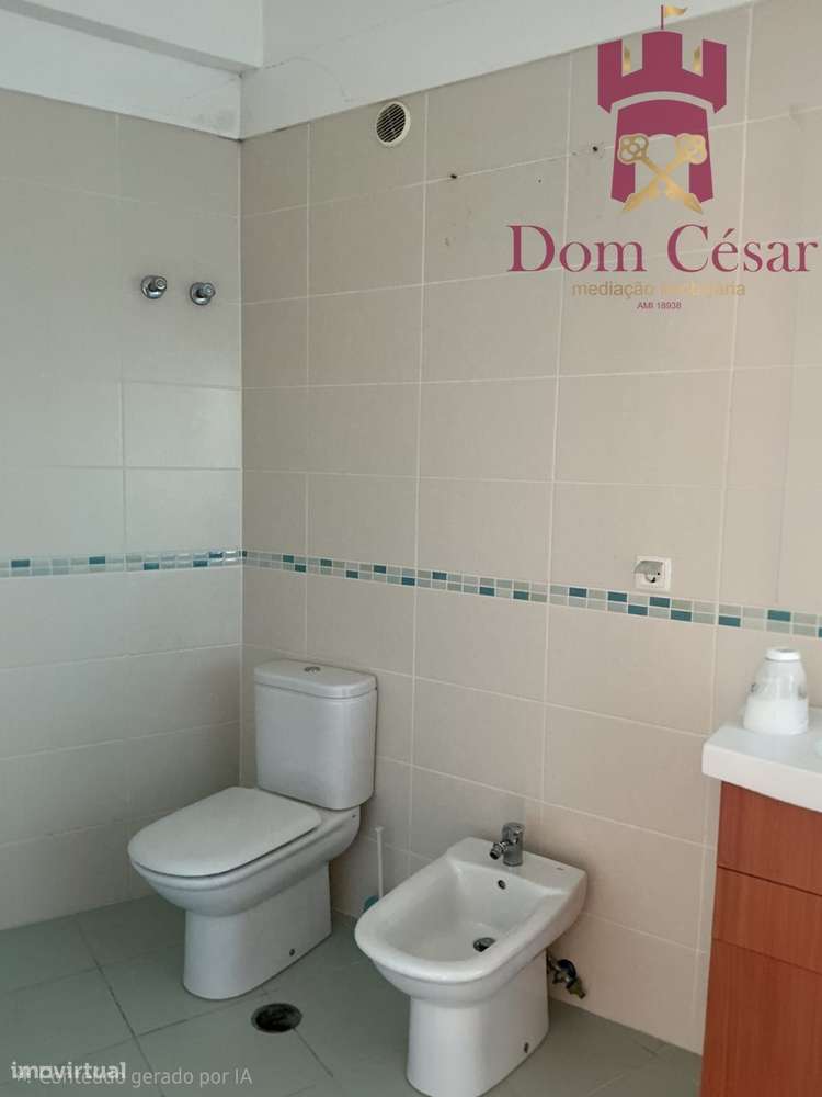 Moradia T4  R/C - 1º Andar em Foros de Salvaterra-25