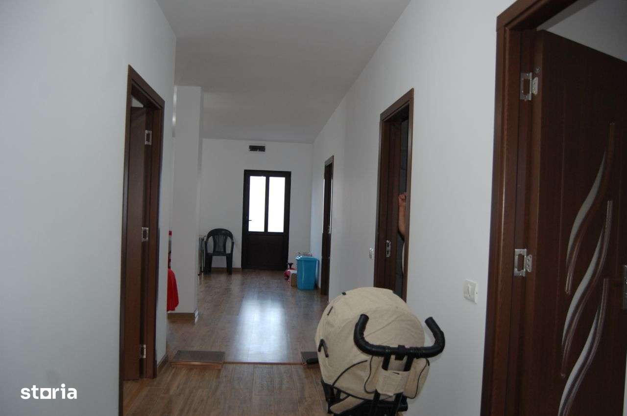 Vila cu Priveliște la Lacul Siutghiol-Spațiu Ideal pentru Două Familii-9