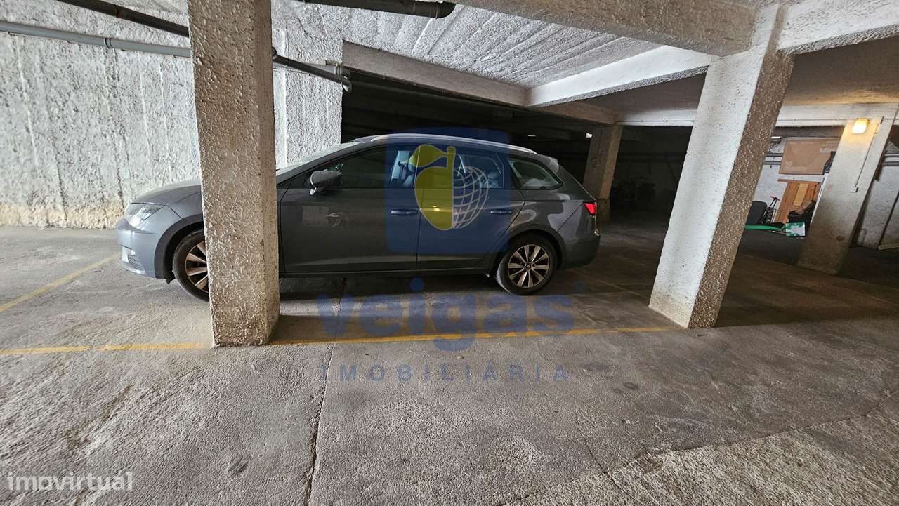 Apartamento T4 com 3 WC e Estacionamento-35