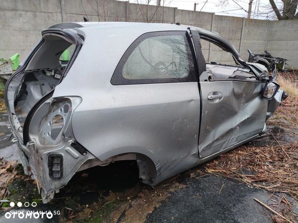 TOYOTA YARIS II 3D ĆWIARTKA BŁOTNIK TYŁ PRAWY - 1