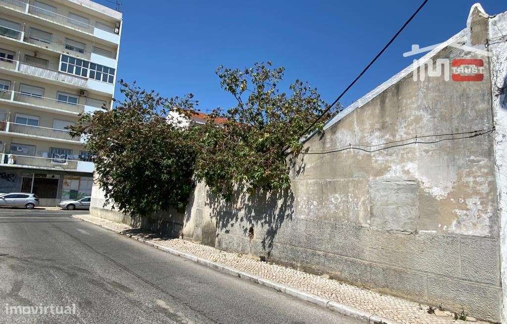 2 Moradias para Reconstrução c/ 220m2 de Terreno - Centro do Montijo-5