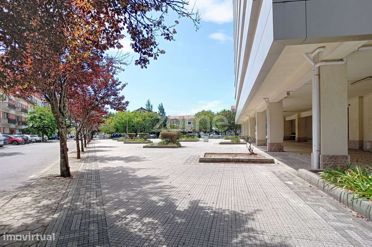 Loja com Potencial para T1 à Venda no Bairro do Liceu, Aveiro-16
