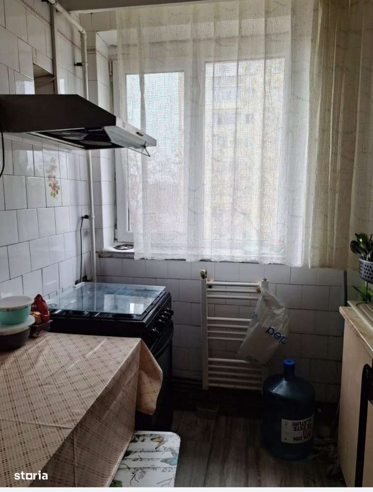 Vând apartament cu 2 camere,etaj 3,aproape 2 min de centru-4