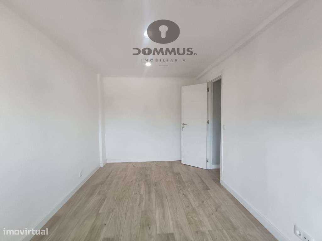 Apartamento T3 na Damaia totalmente Remodelado-4