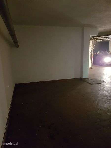 Garagem Box Fechada em Massamá | 42m² | 42.000€ - Grande imagem: 5/6
