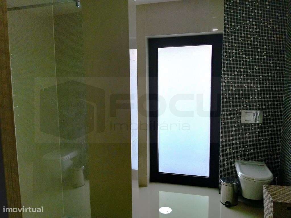 Moradia T4 de arquitetura contemporânea, às portas da cidade - AVEIRO-13