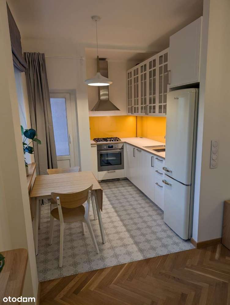 Bez prowizji. Przestronna, nowoczesna kawalerka w super lokalizacji. - Pełny obrazek: 4/10