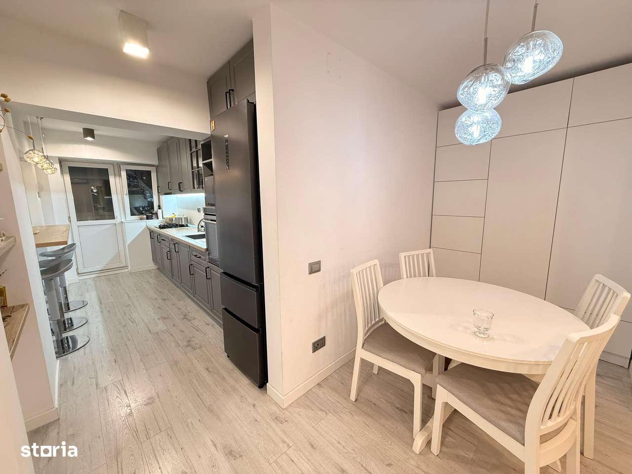 Comision 0% | 5 camere Dorobanti ASE | Garaj 14.56 mp | Bloc 1982 - Imagine principală: 4/13