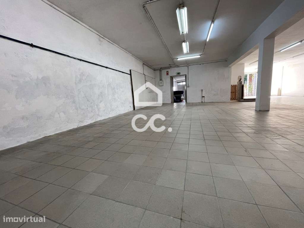 Armazém para Arrendamento em Landim - 240m² | Excelente Localização - Grande imagem: 4/22