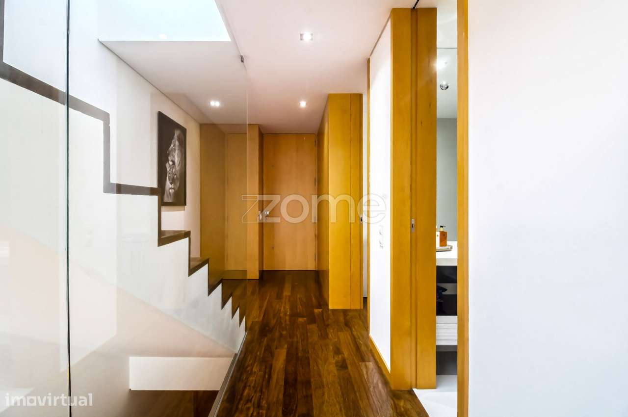 Moradia T4 Moderna com Piscina e Jardim em Canelas – Vila Nova de G... - Grande imagem: 4/60