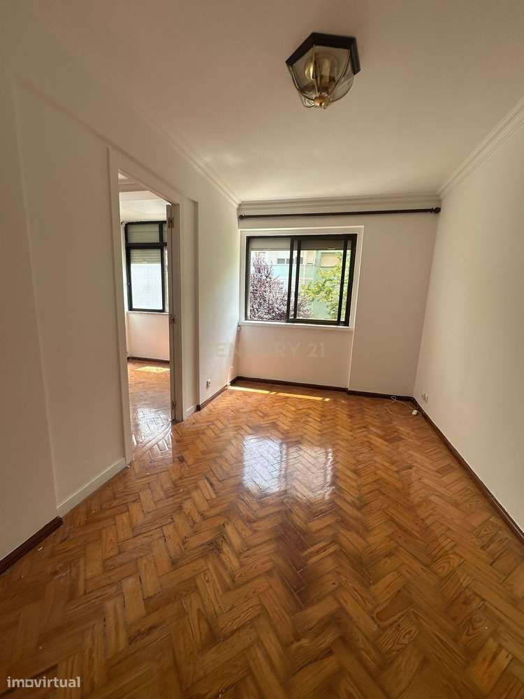 Apartamento T2 em Lisboa: Localização Privilegiada e Luz Natural - Grande imagem: 5/18