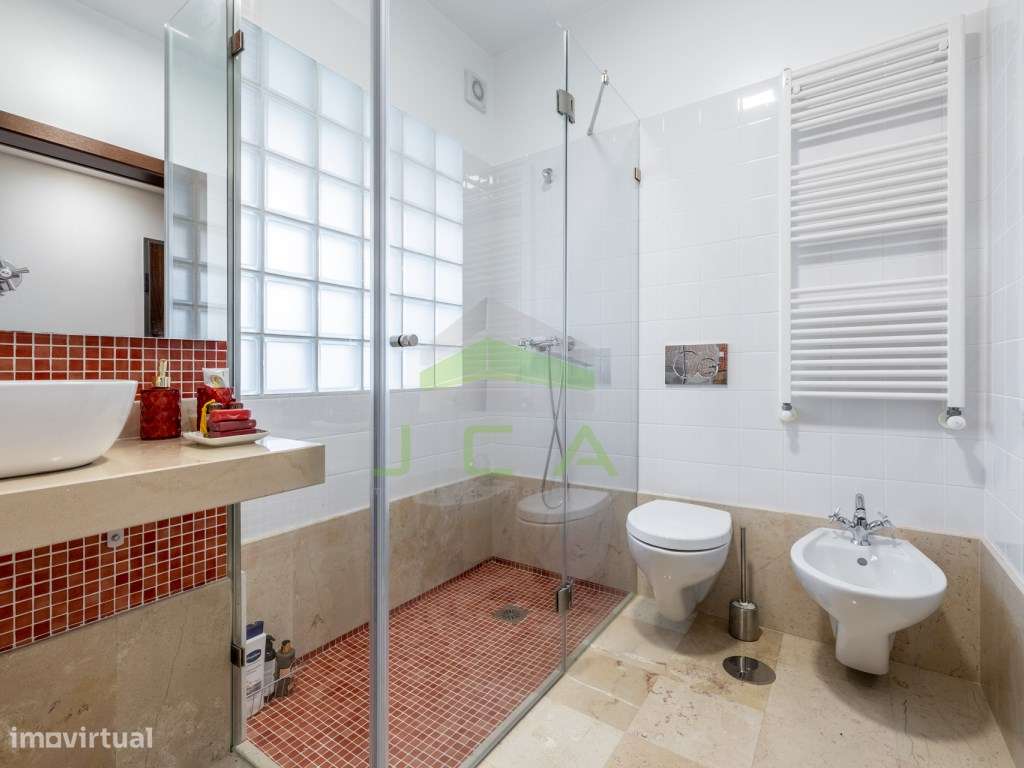 Apartamento T4 com terraço e piscina-21