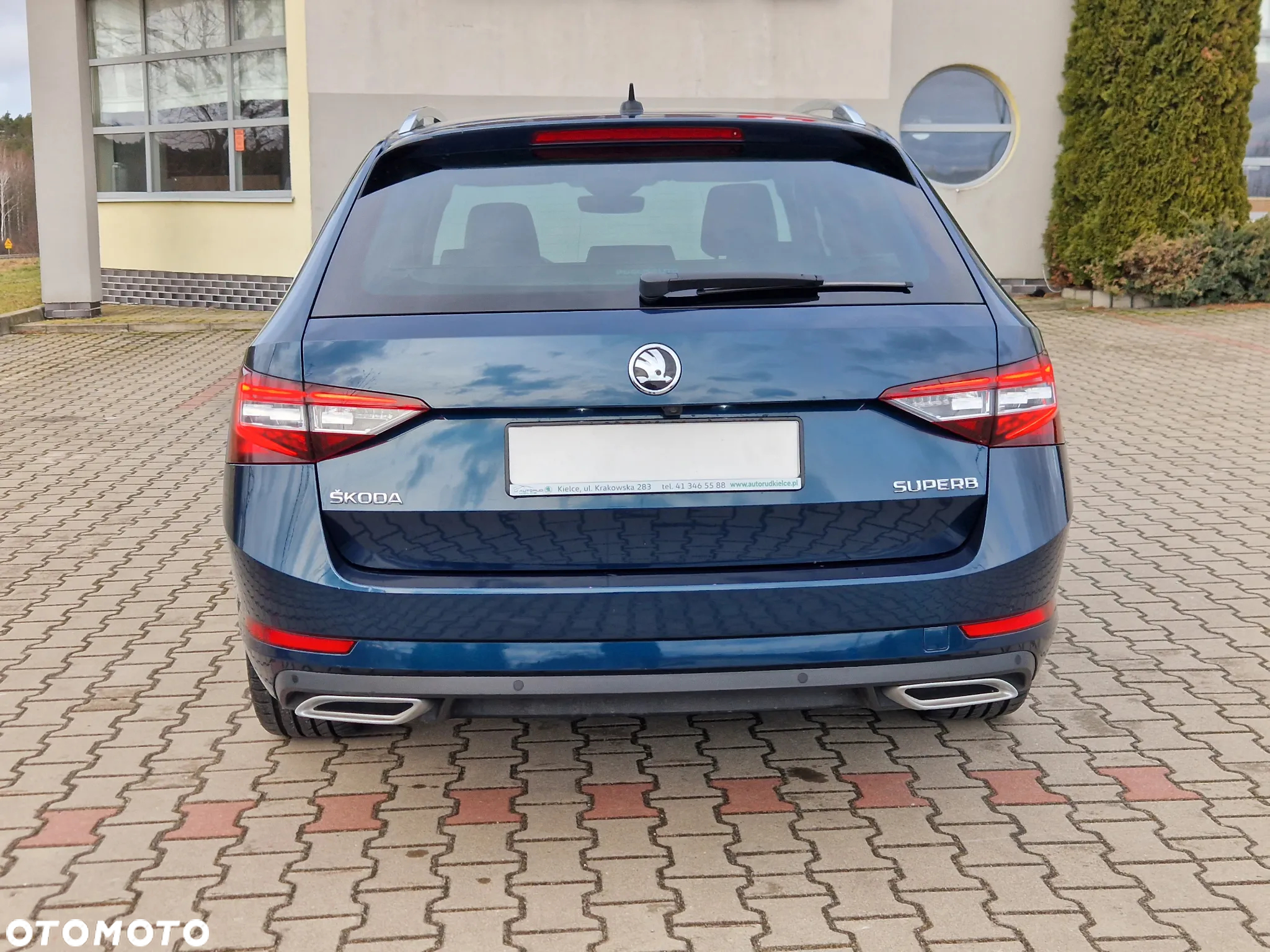 Skoda Superb 2.0 TDI L&K DSG - 8