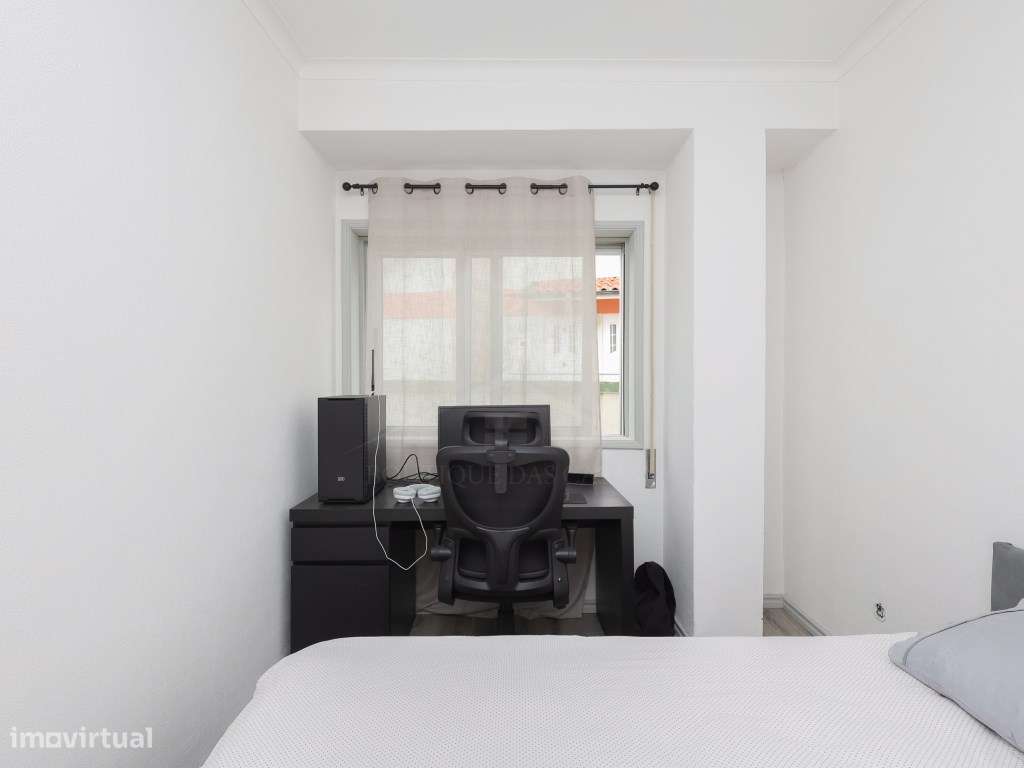Apartamento T2 Parcialmente Remodelado em Valbom | Oportunidade aba...-13