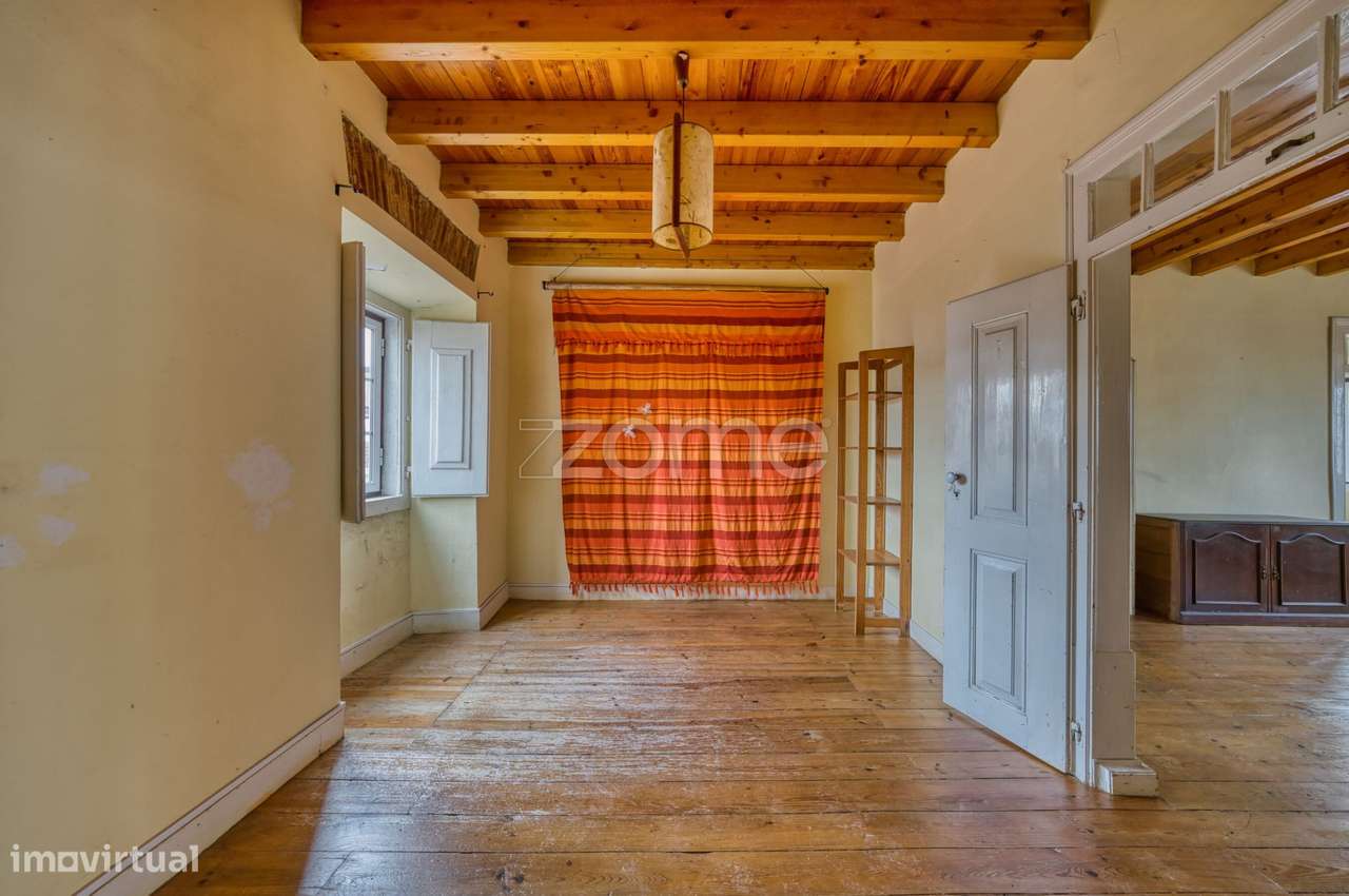 T2 com Traça Ribatejana, Espaço Exterior e Sótão no Centro do Carta... - Grande imagem: 5/27