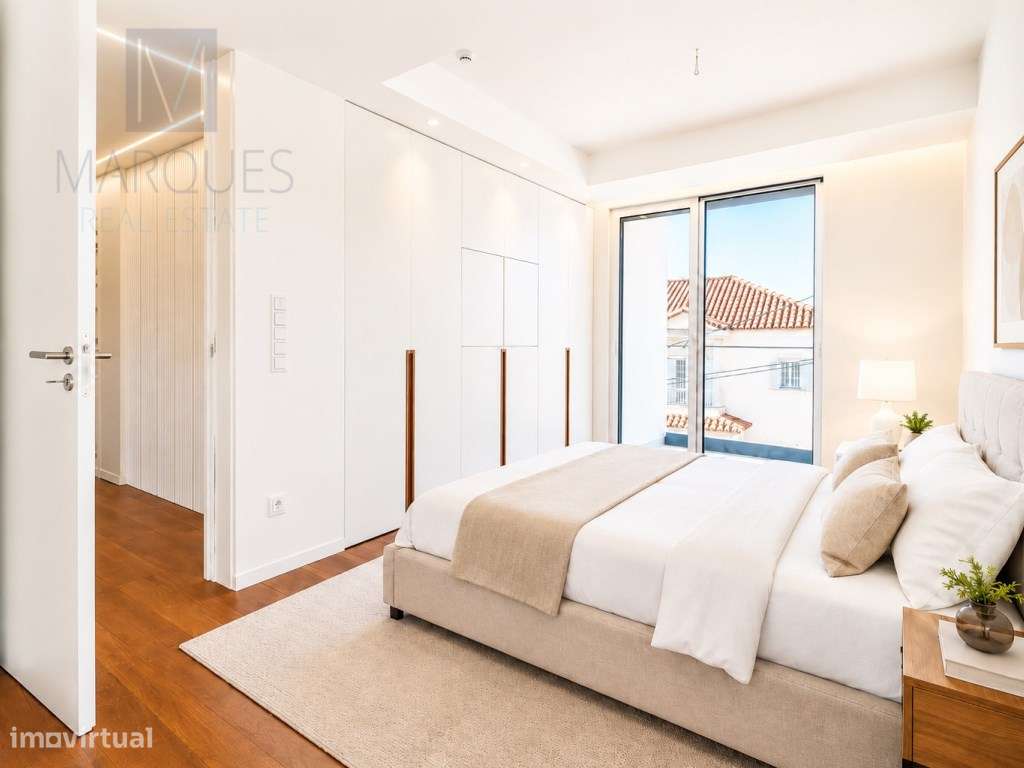 Moradia T5 com 4 Suites, Jardim e Piscina na Charneca da Caparica-6