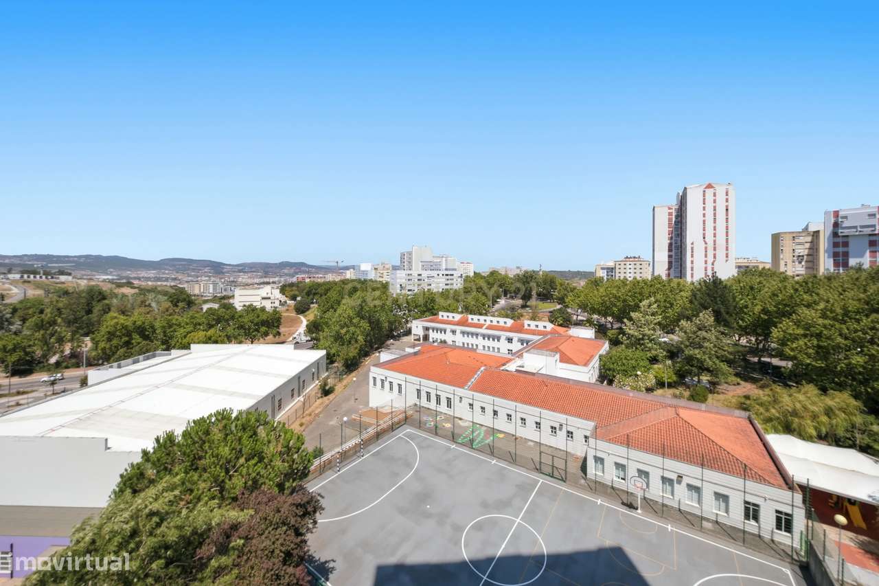 T3 em Santo António dos Cavaleiros, totalmente remodelado | Excelente-17