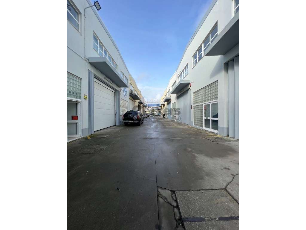 Armazém e escritório na Beloura, Sintra com 260 m2-15