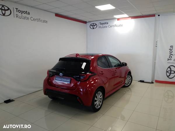 Toyota Yaris 1.5 VVT-i HSD Exclusive Elegant - 2