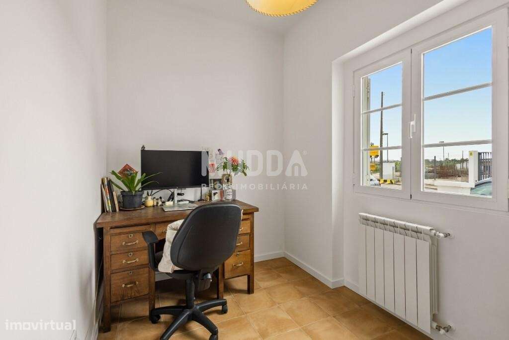 Moradia térrea T3 com anexos e terreno no Campo/Caldas da Rainha-10