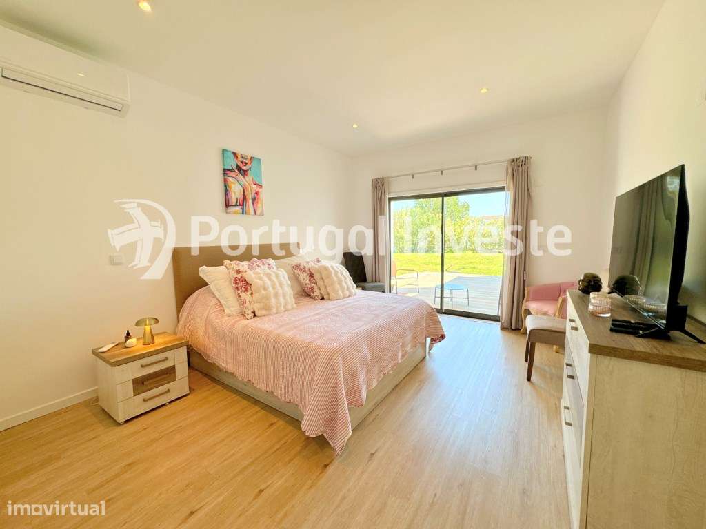 Moradia de Luxo com 3 Suites + T1 Independente em Condomínio com Pi...-10